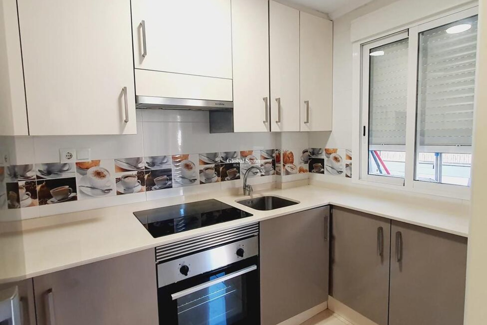 Wederverkoop - APPARTEMENT -
TORREVIEJA - Center