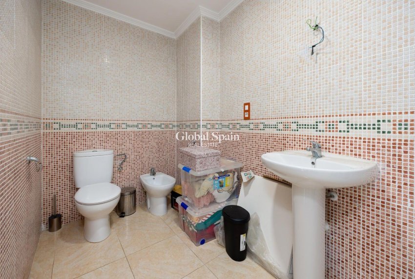 Wederverkoop - APPARTEMENT -
TORREVIEJA - Center