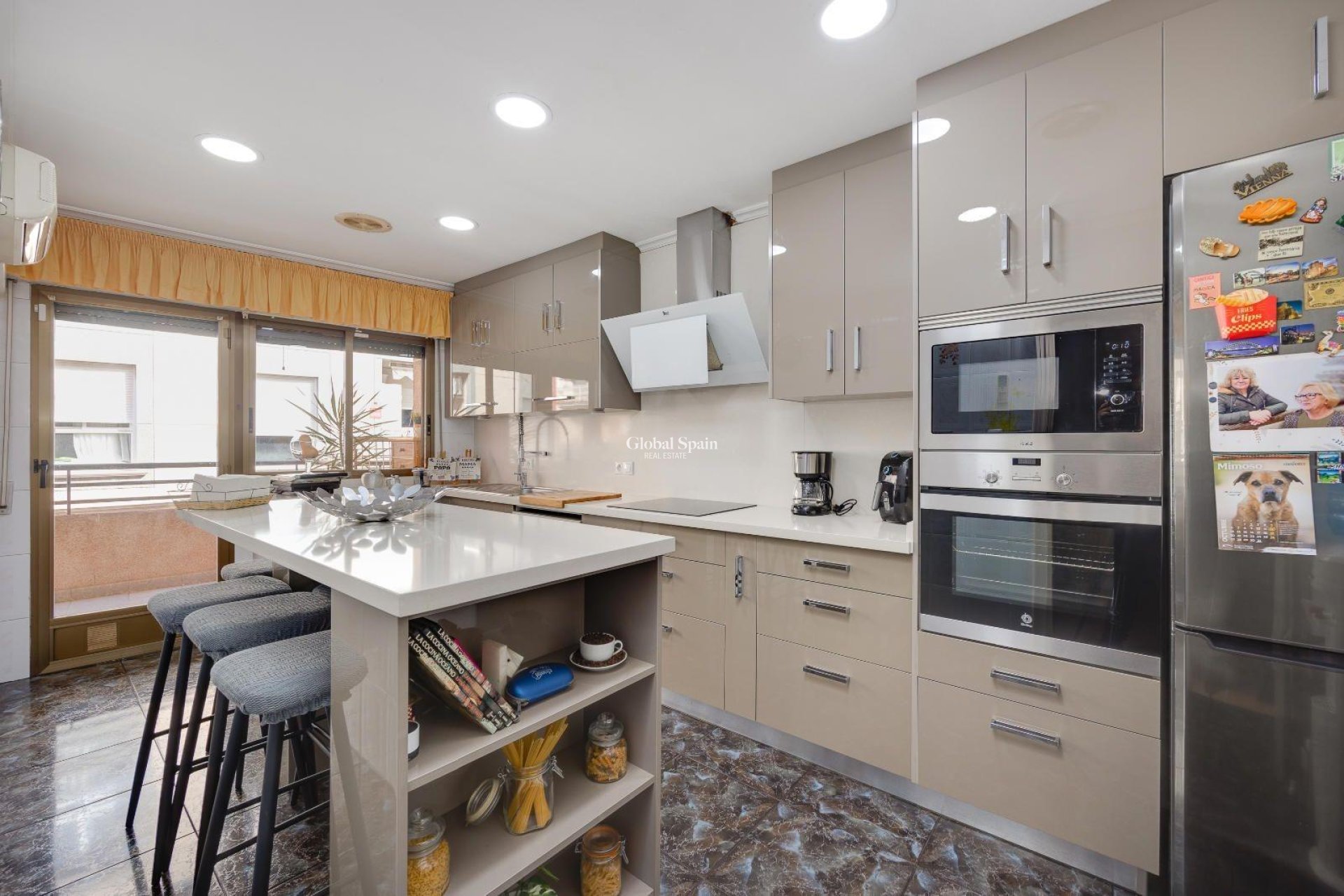 Wederverkoop - APPARTEMENT -
TORREVIEJA - Center