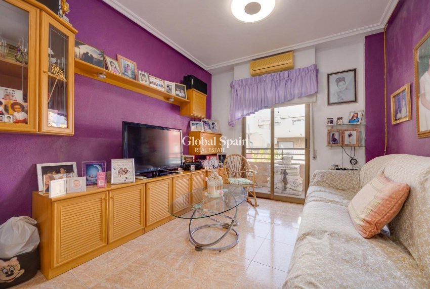 Wederverkoop - APPARTEMENT -
TORREVIEJA - Center