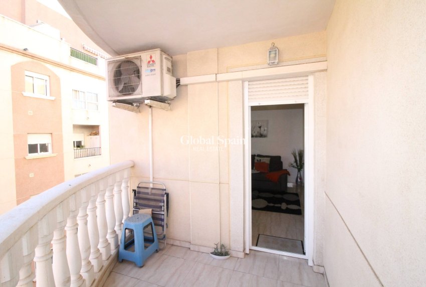 Wederverkoop - APPARTEMENT -
TORREVIEJA - Center