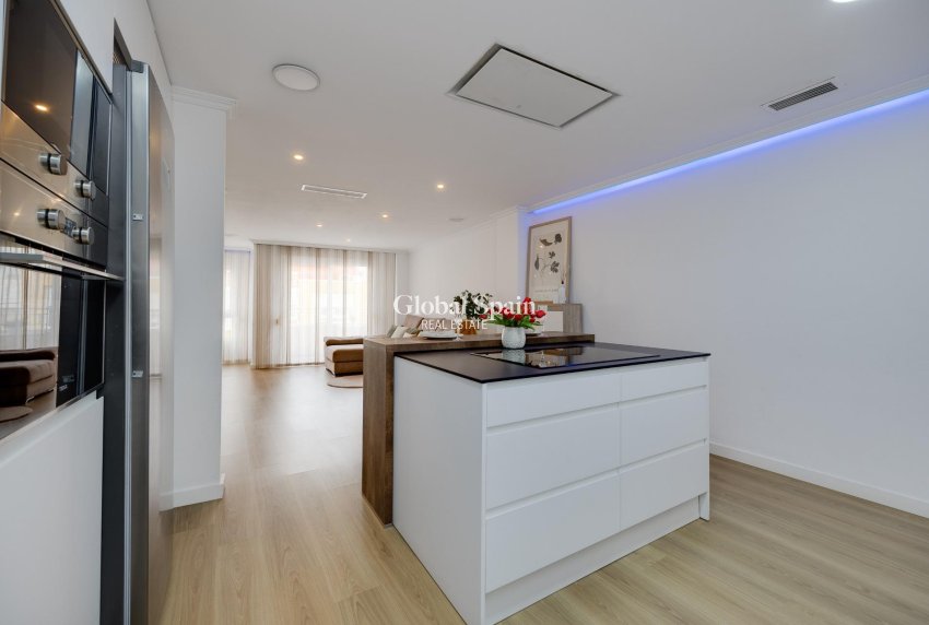 Wederverkoop - APPARTEMENT -
TORREVIEJA - Center