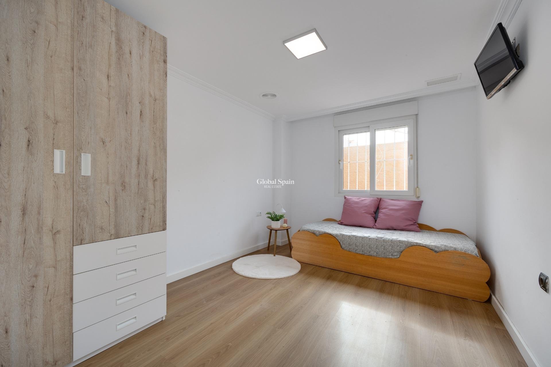 Wederverkoop - APPARTEMENT -
TORREVIEJA - Center