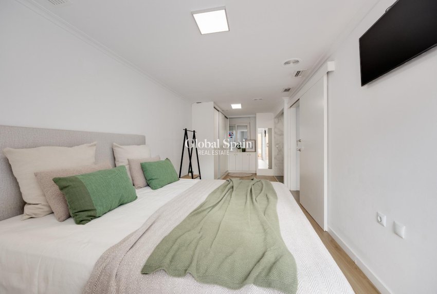 Wederverkoop - APPARTEMENT -
TORREVIEJA - Center