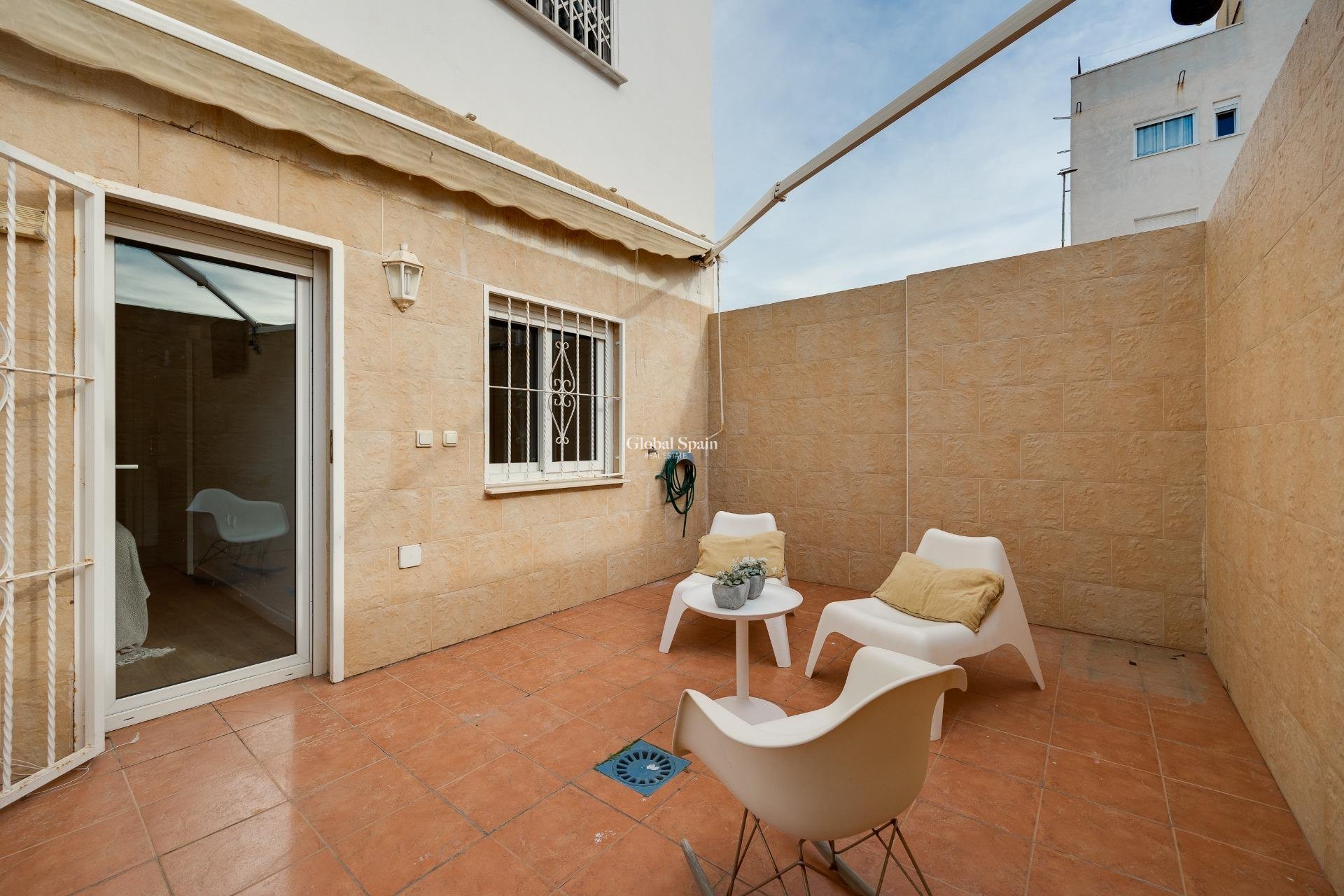 Wederverkoop - APPARTEMENT -
TORREVIEJA - Center