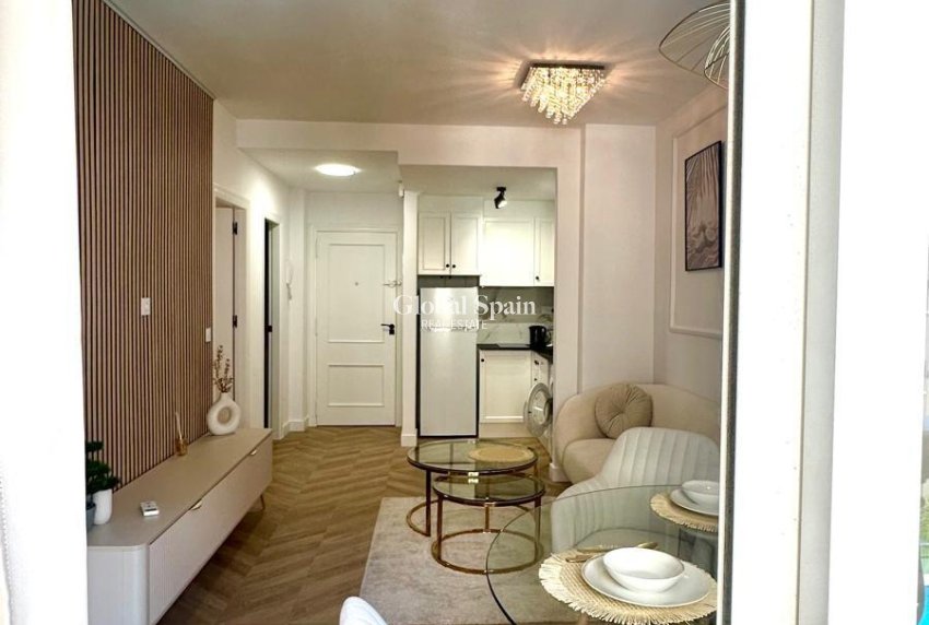 Wederverkoop - APPARTEMENT -
TORREVIEJA - Center