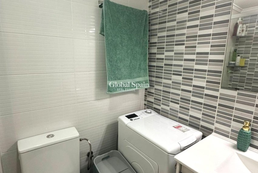 Wederverkoop - APPARTEMENT -
TORREVIEJA - Center