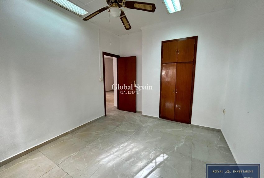 Wederverkoop - APPARTEMENT -
TORREVIEJA - Center