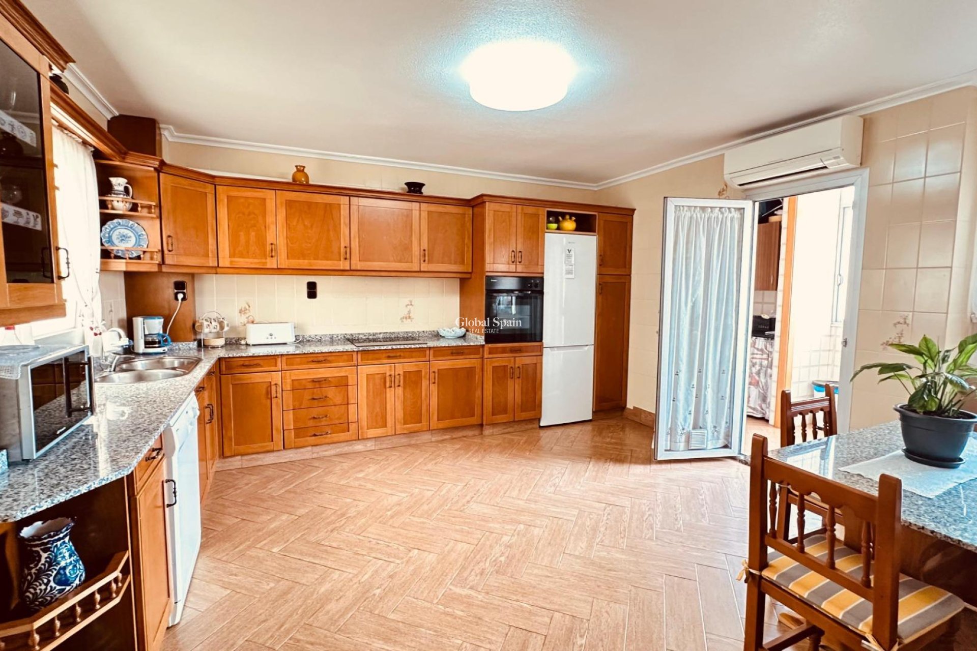 Wederverkoop - APPARTEMENT -
TORREVIEJA - Center