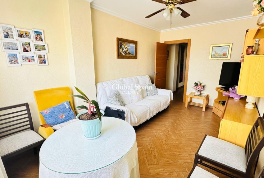 Wederverkoop - APPARTEMENT -
TORREVIEJA - Center