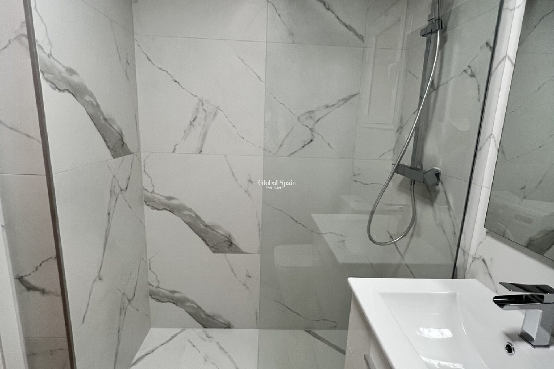 Wederverkoop - APPARTEMENT -
TORREVIEJA - Center