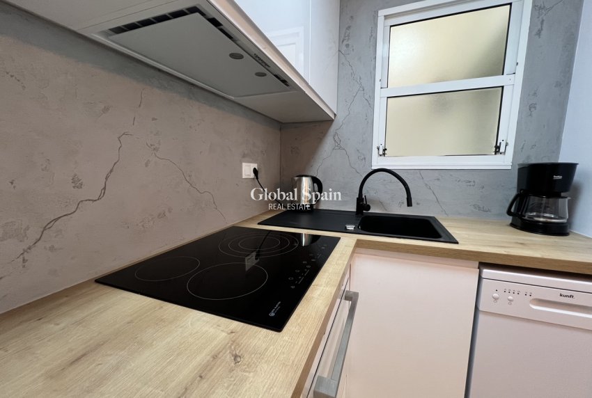 Wederverkoop - APPARTEMENT -
TORREVIEJA - Center