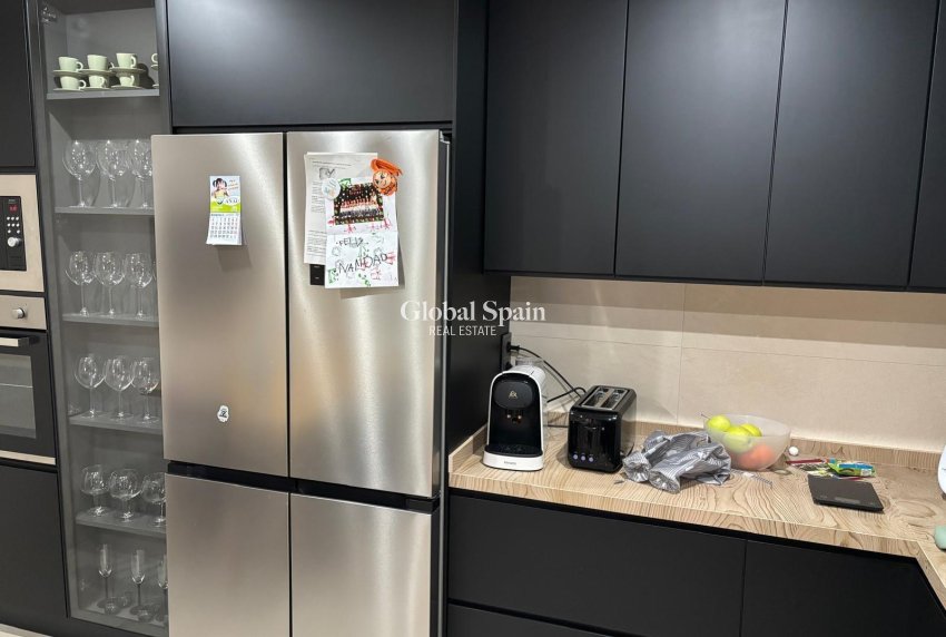 Wederverkoop - APPARTEMENT -
TORREVIEJA - Center