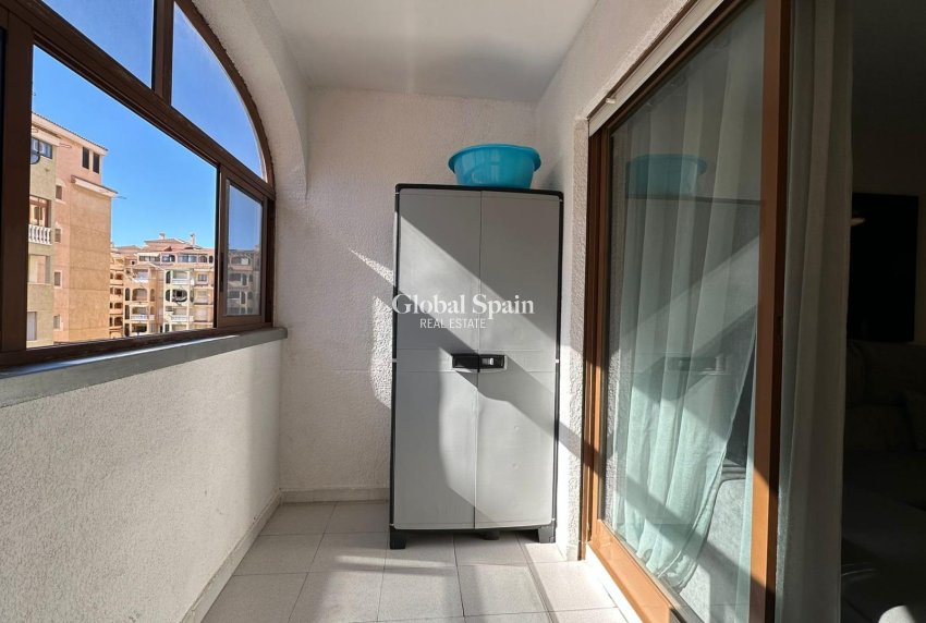 Wederverkoop - APPARTEMENT -
TORREVIEJA - Center