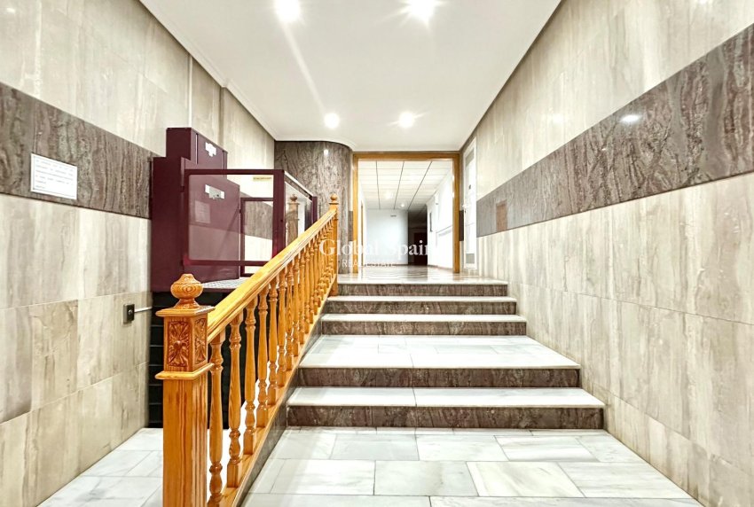 Wederverkoop - APPARTEMENT -
TORREVIEJA - Center