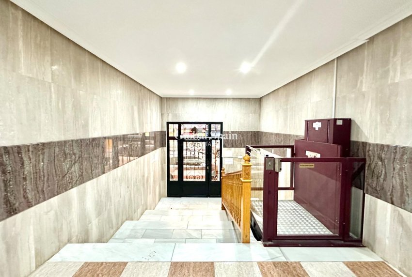 Wederverkoop - APPARTEMENT -
TORREVIEJA - Center