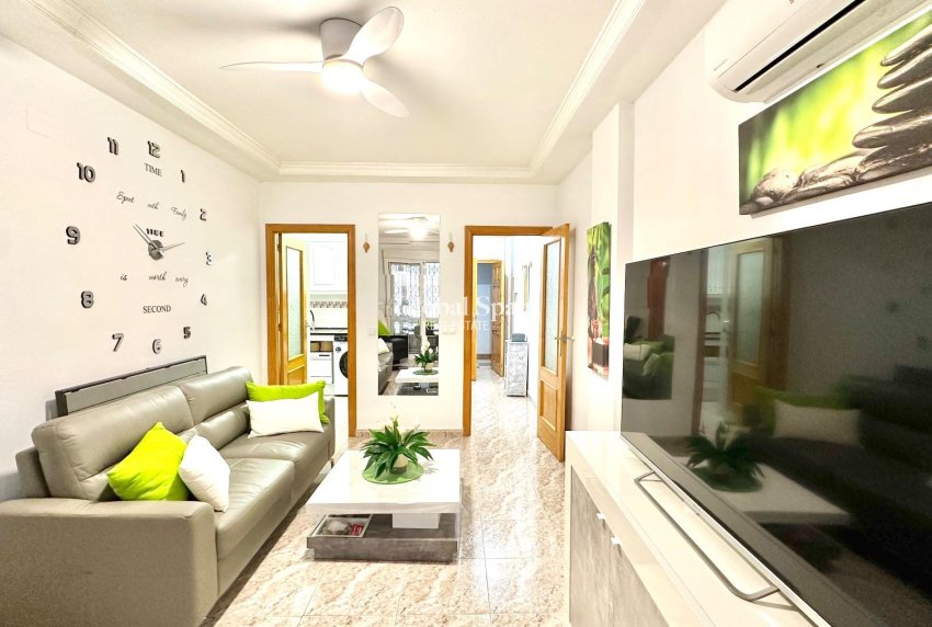 Wederverkoop - APPARTEMENT -
TORREVIEJA - Center