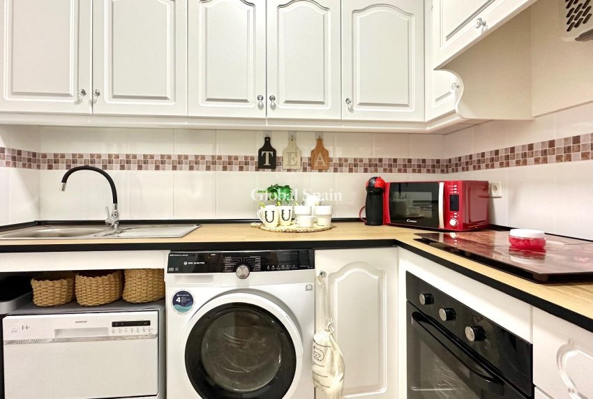 Wederverkoop - APPARTEMENT -
TORREVIEJA - Center