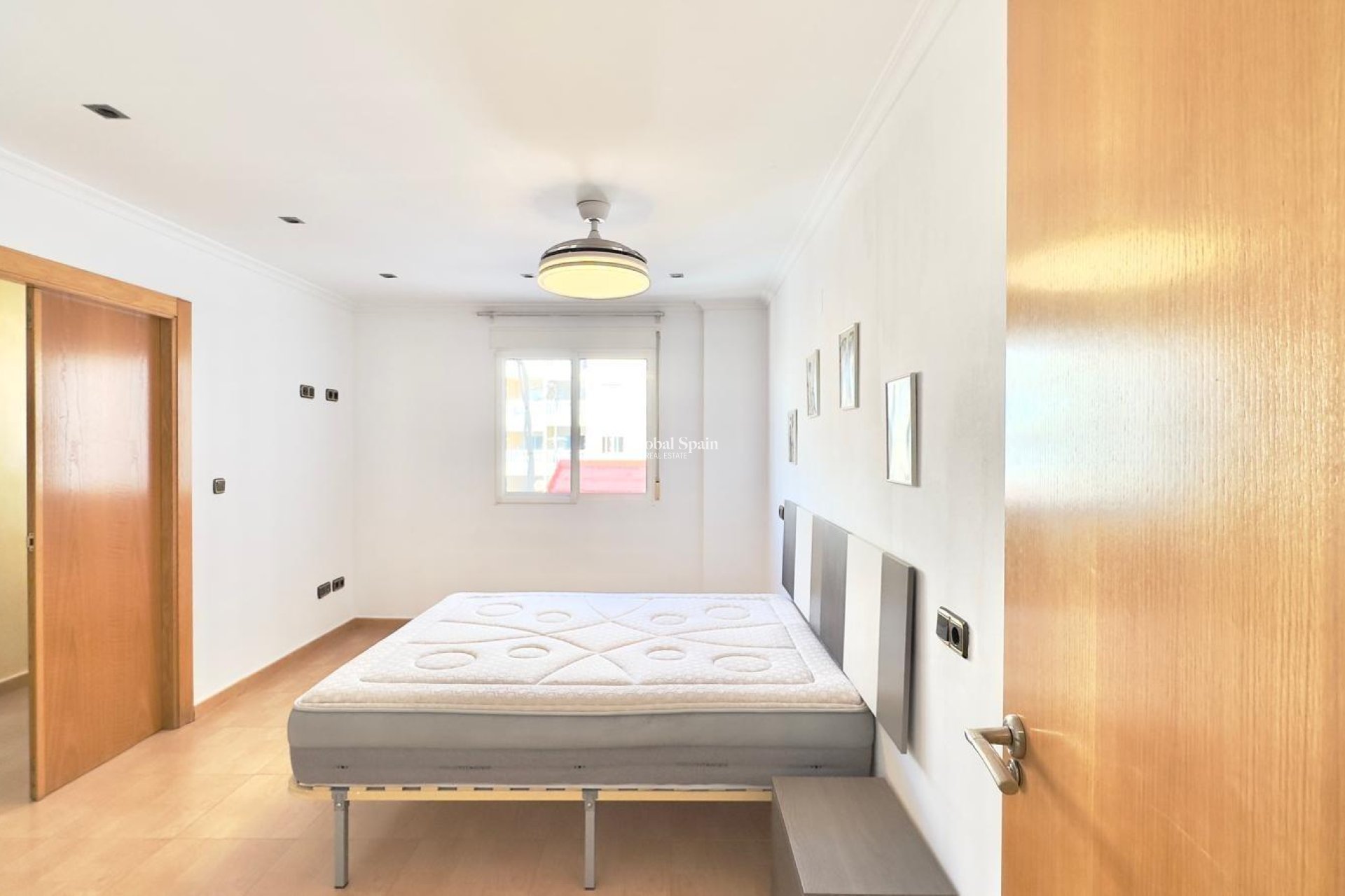 Wederverkoop - APPARTEMENT -
TORREVIEJA - Center