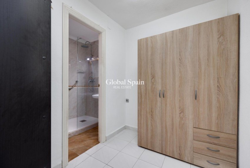 Wederverkoop - APPARTEMENT -
TORREVIEJA - Center