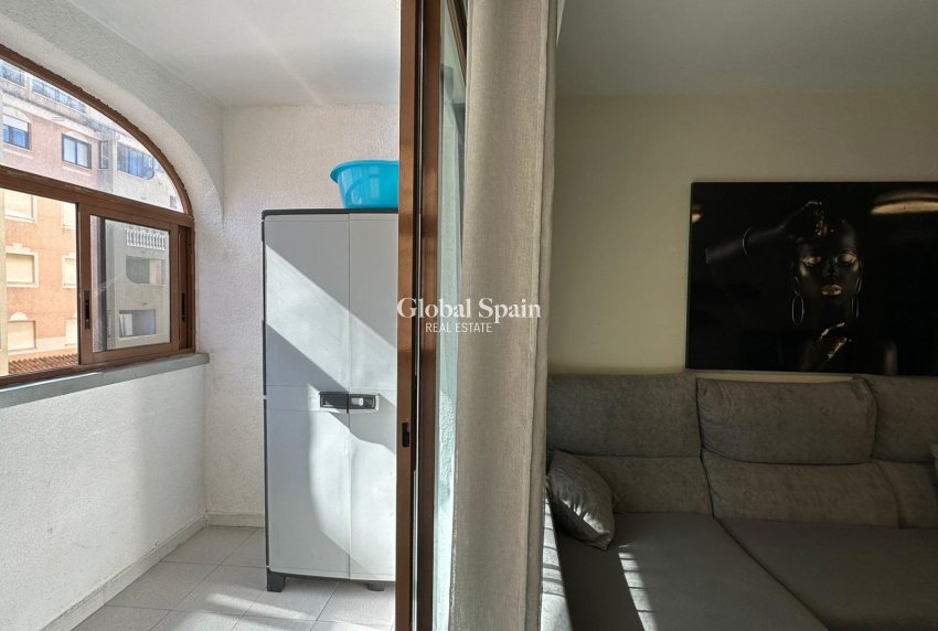 Wederverkoop - APPARTEMENT -
TORREVIEJA - Center