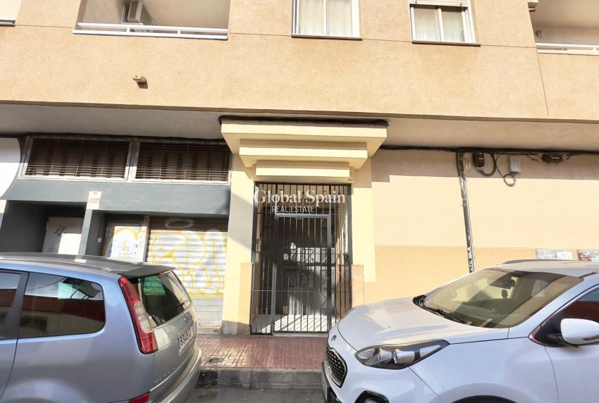 Wederverkoop - APPARTEMENT -
TORREVIEJA - Center