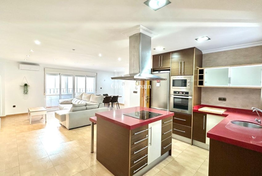 Wederverkoop - APPARTEMENT -
TORREVIEJA - Center