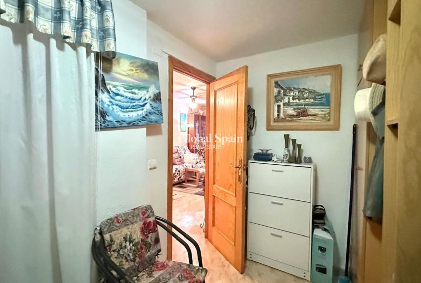 Wederverkoop - APPARTEMENT -
TORREVIEJA - Center