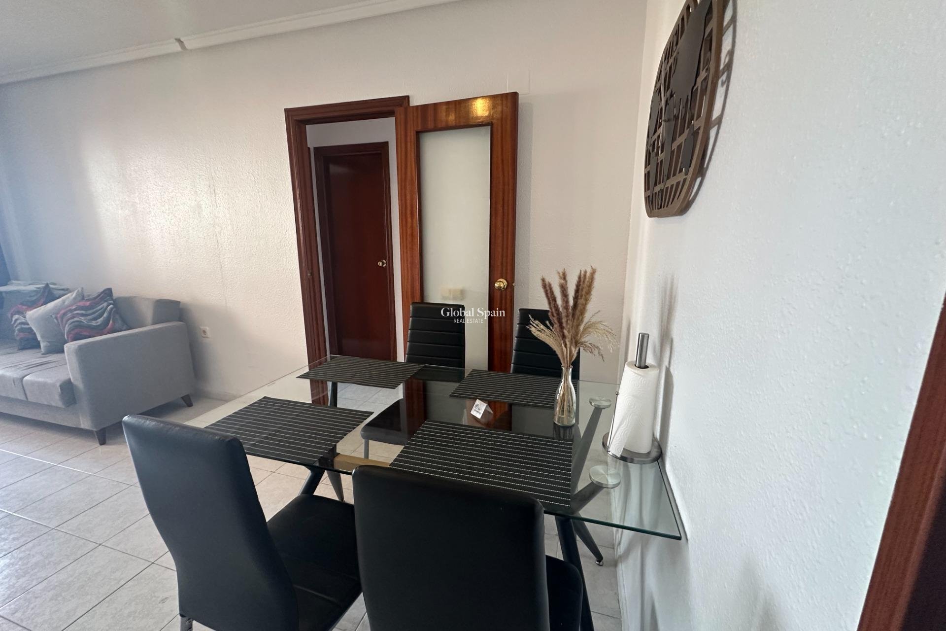 Wederverkoop - APPARTEMENT -
TORREVIEJA - Center
