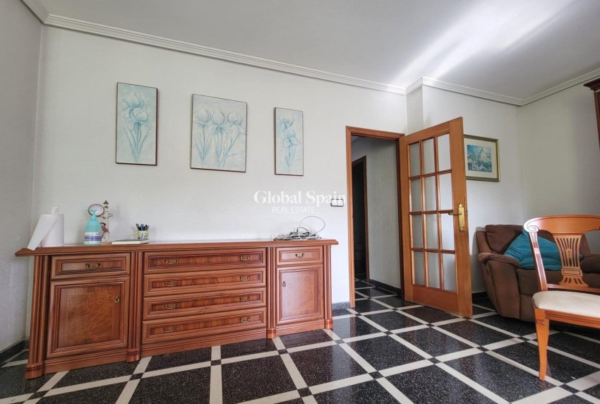 Wederverkoop - APPARTEMENT -
TORREVIEJA - Center