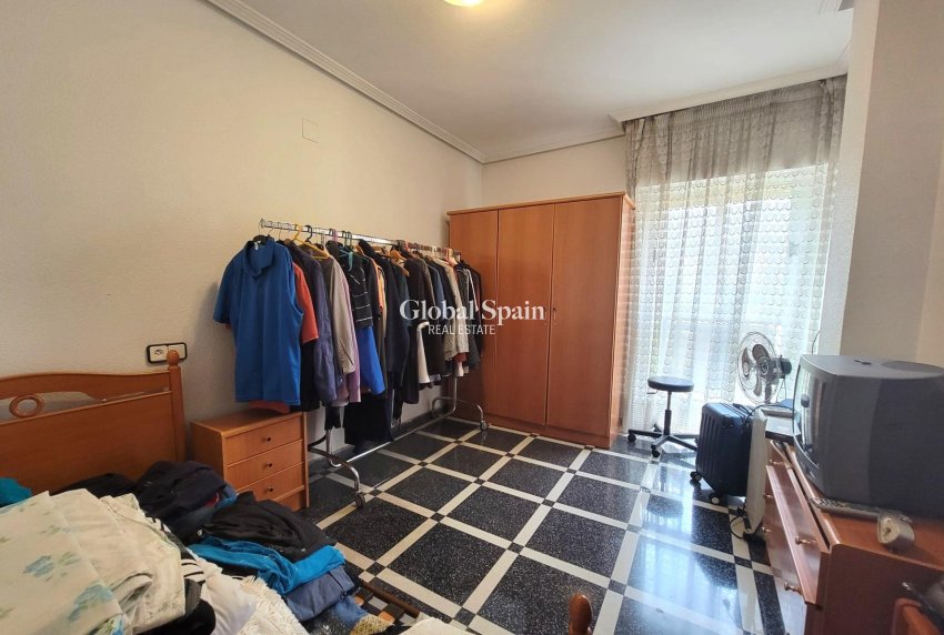 Wederverkoop - APPARTEMENT -
TORREVIEJA - Center