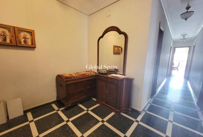 Wederverkoop - APPARTEMENT -
TORREVIEJA - Center