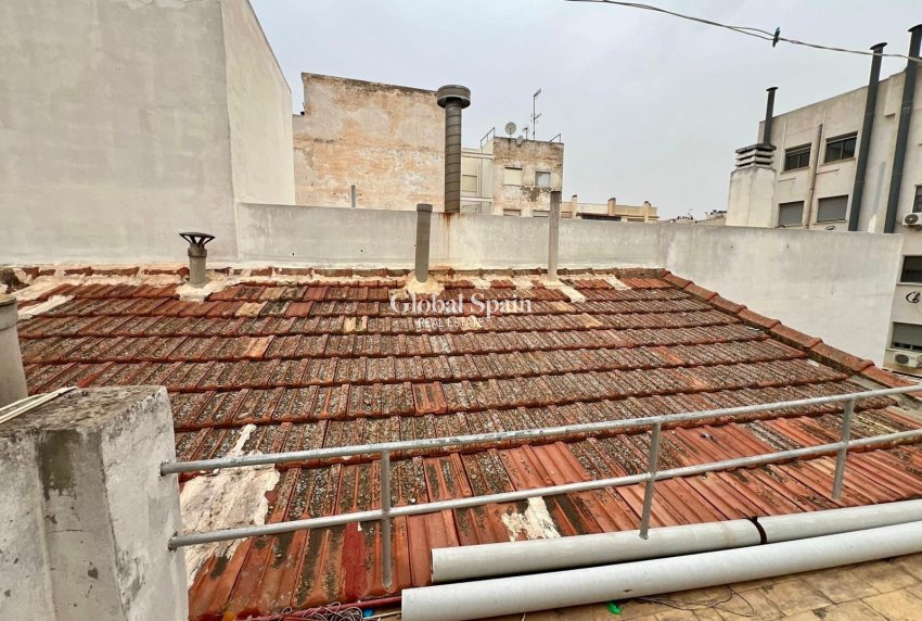 Wederverkoop - APPARTEMENT -
TORREVIEJA - Center