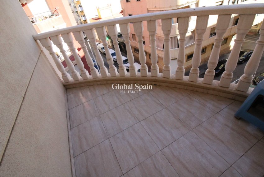 Wederverkoop - APPARTEMENT -
TORREVIEJA - Center