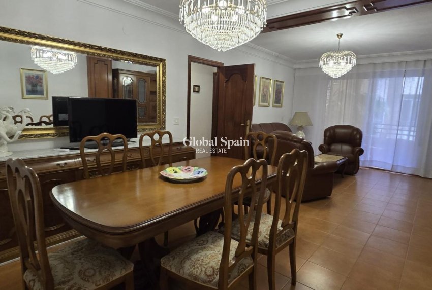 Wederverkoop - APPARTEMENT -
TORREVIEJA - Center