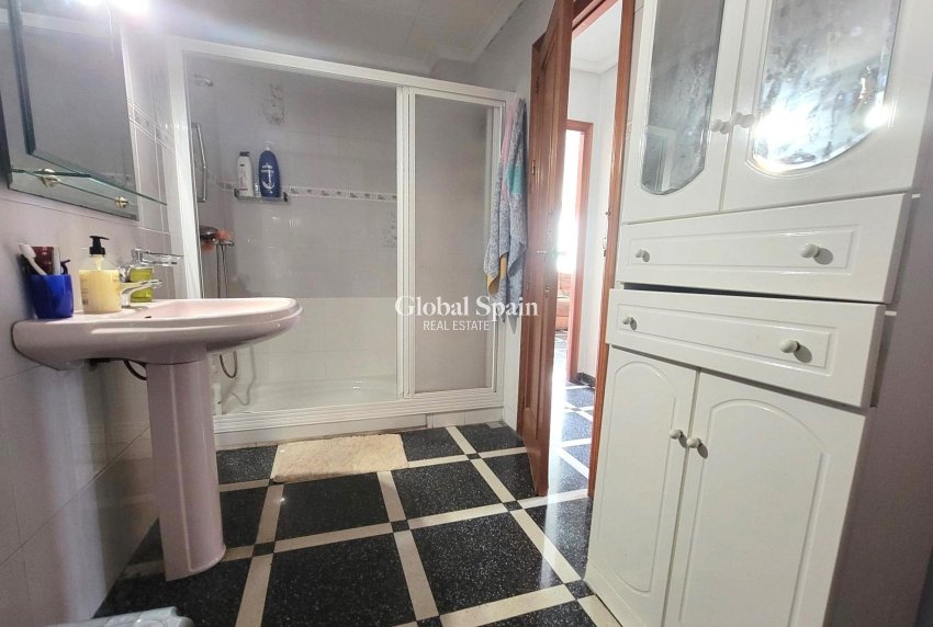 Wederverkoop - APPARTEMENT -
TORREVIEJA - Center