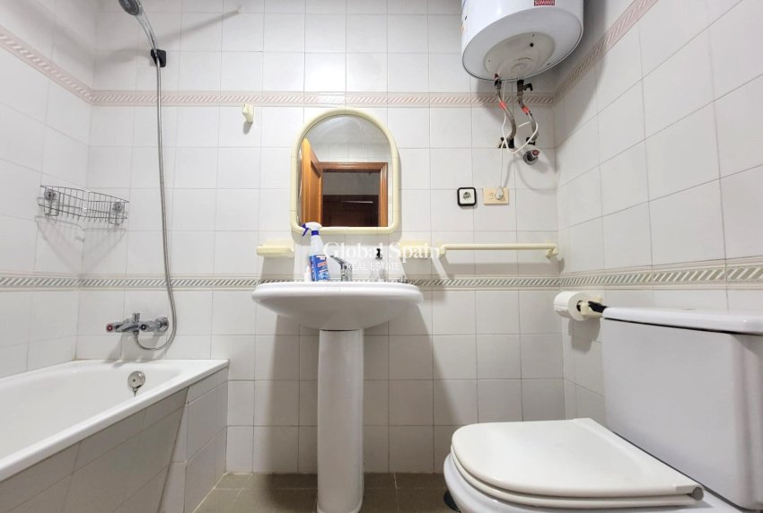 Wederverkoop - APPARTEMENT -
TORREVIEJA - Center