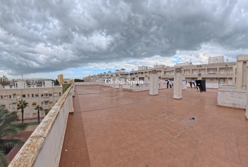 Wederverkoop - APPARTEMENT -
TORREVIEJA - Center