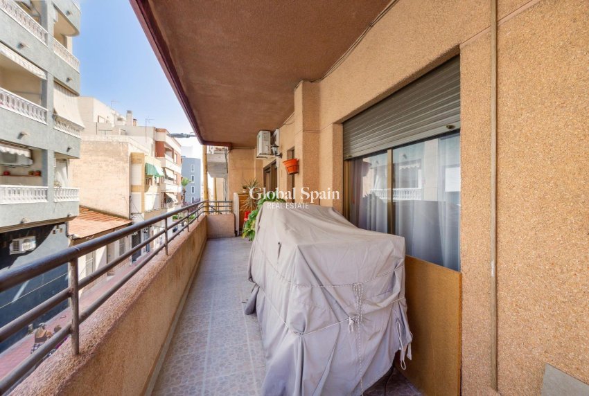 Wederverkoop - APPARTEMENT -
TORREVIEJA - Center
