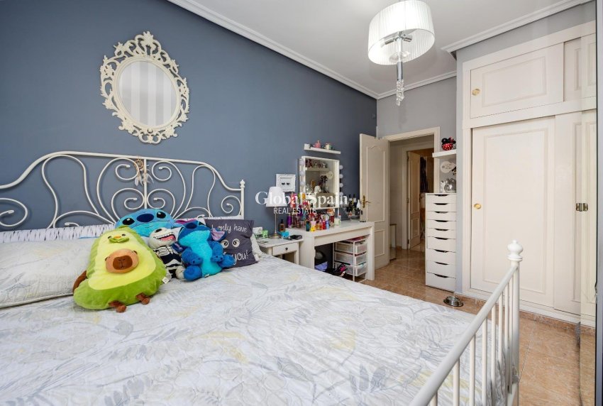 Wederverkoop - APPARTEMENT -
TORREVIEJA - Center