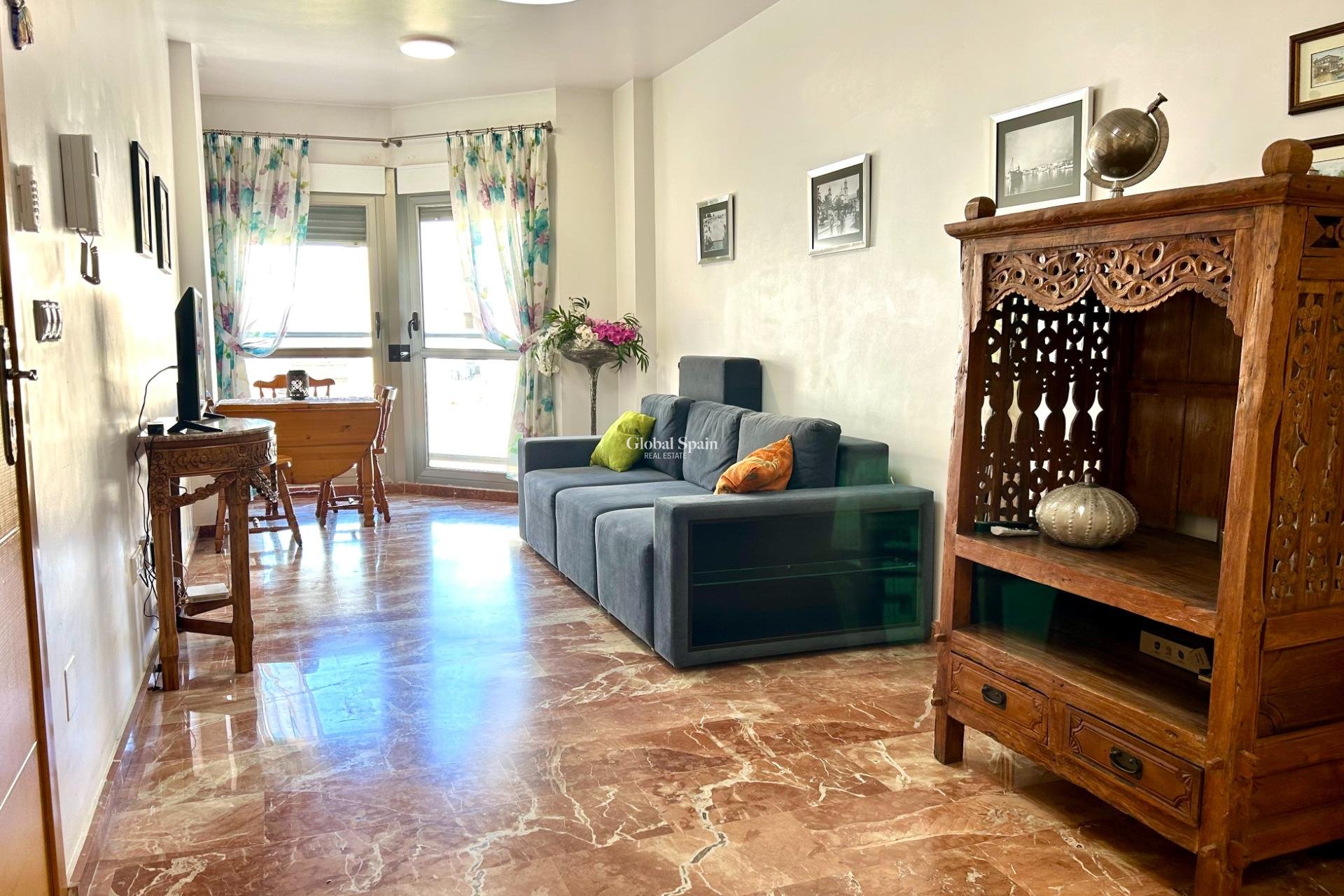 Wederverkoop - APPARTEMENT -
TORREVIEJA - Center