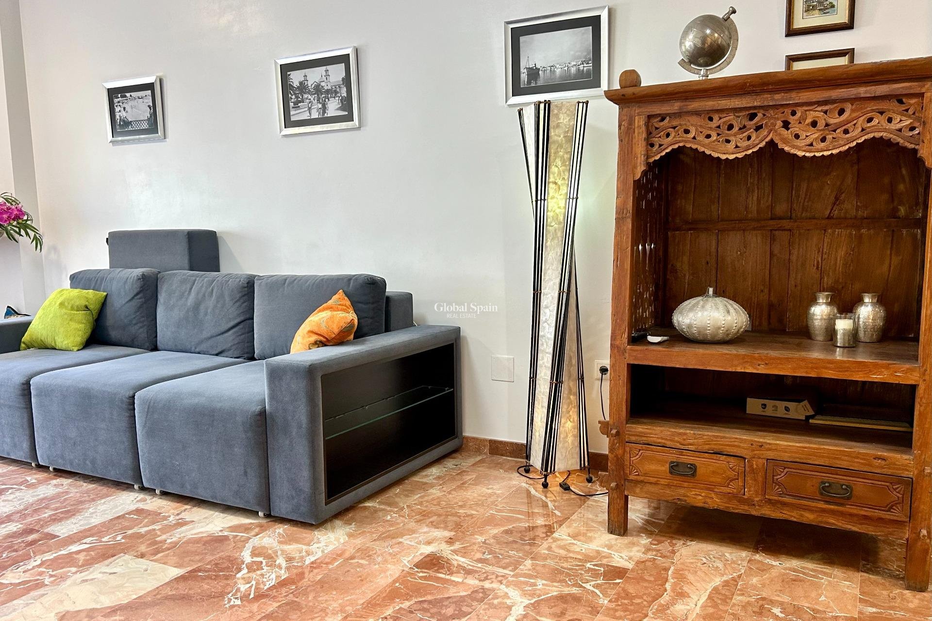 Wederverkoop - APPARTEMENT -
TORREVIEJA - Center