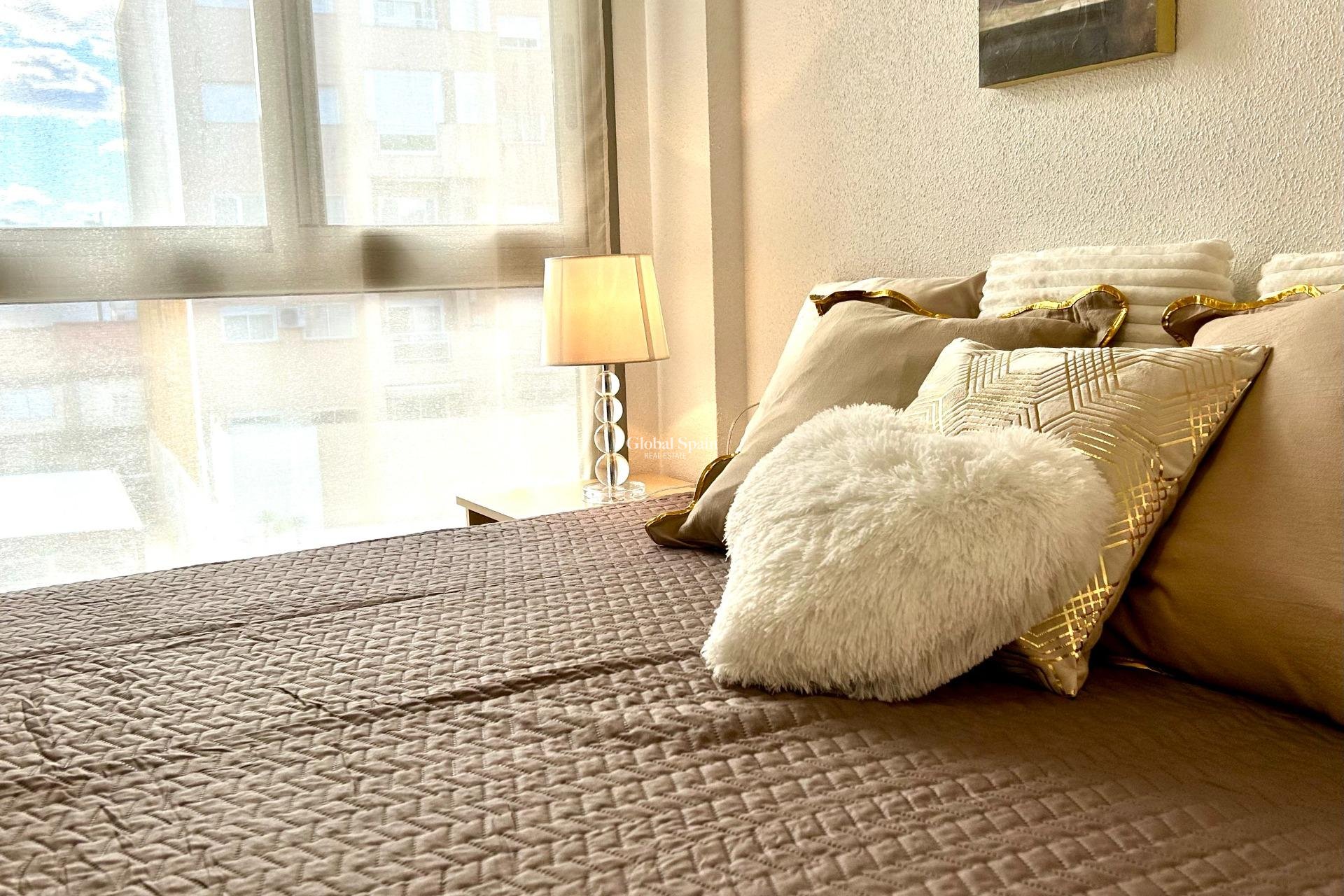 Wederverkoop - APPARTEMENT -
TORREVIEJA - Center