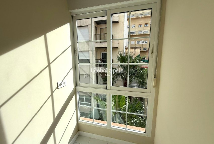 Wederverkoop - APPARTEMENT -
TORREVIEJA - Center