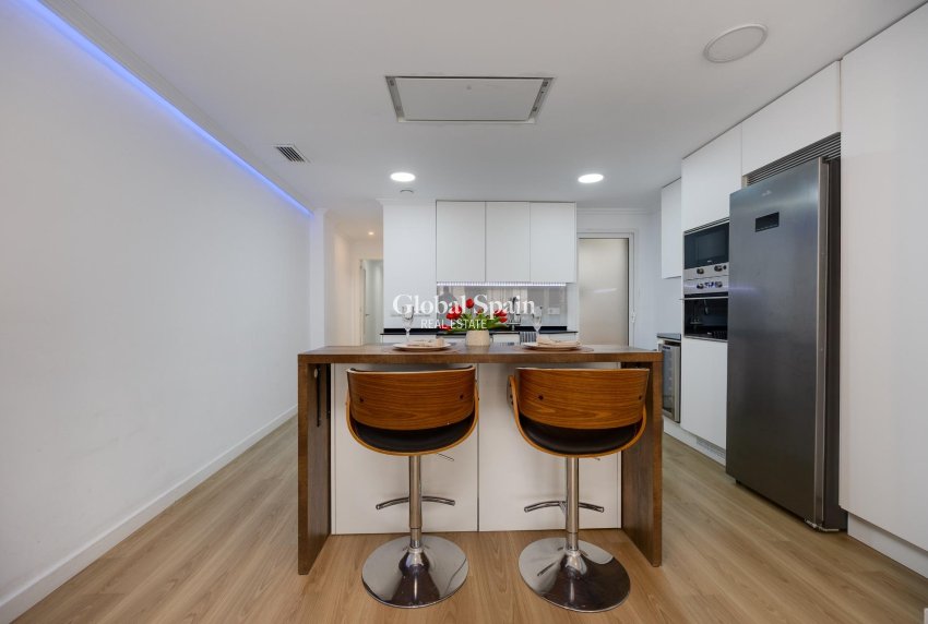 Wederverkoop - APPARTEMENT -
TORREVIEJA - Center