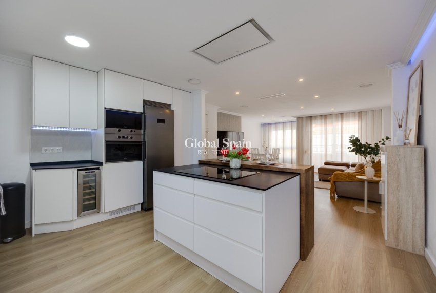 Wederverkoop - APPARTEMENT -
TORREVIEJA - Center