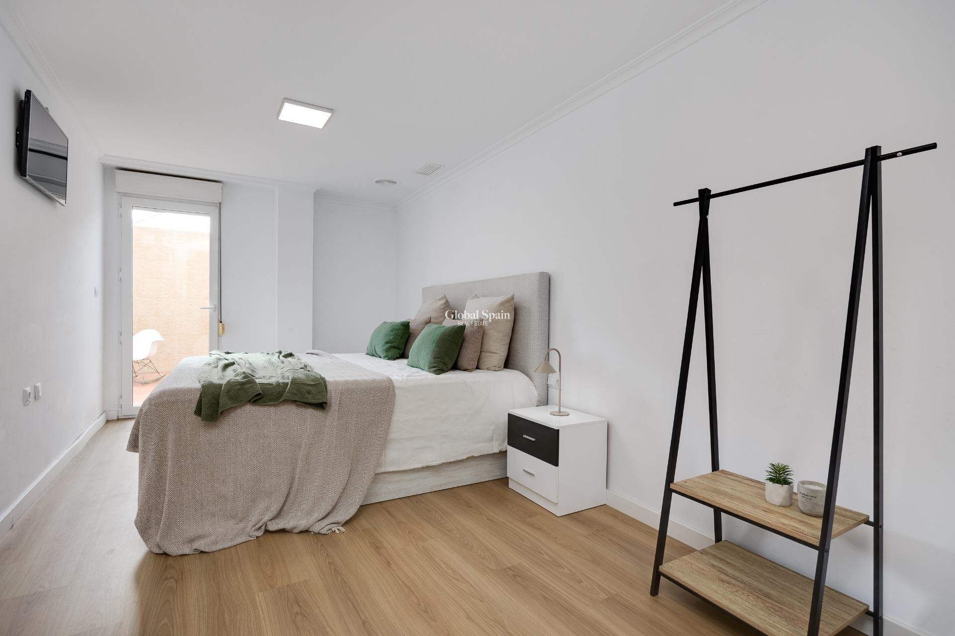 Wederverkoop - APPARTEMENT -
TORREVIEJA - Center