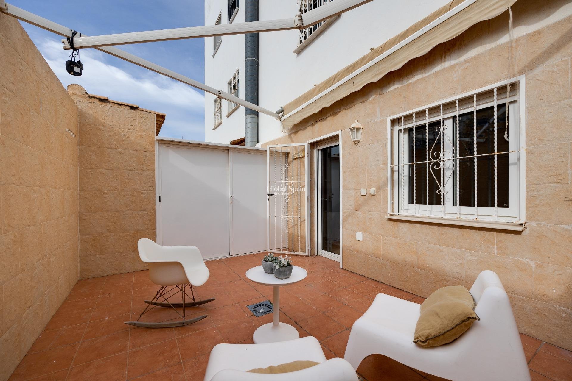 Wederverkoop - APPARTEMENT -
TORREVIEJA - Center
