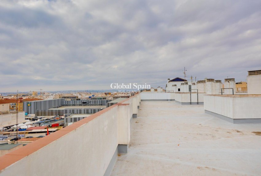 Wederverkoop - APPARTEMENT -
TORREVIEJA - Center
