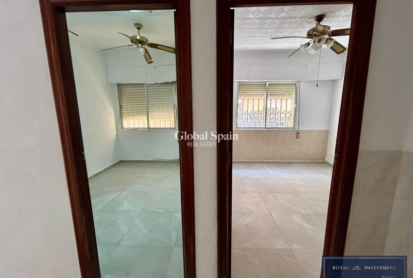 Wederverkoop - APPARTEMENT -
TORREVIEJA - Center